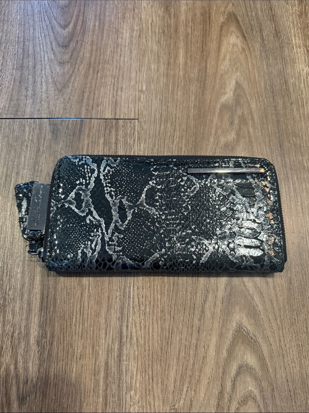 Kenneth Cole Leather Black Silver Snakeskin Print Zip Around Wallet